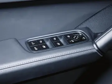 Cayenne Coupé Luftfederung Head-Up InnoDrive