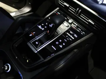 CAYENNE COUPE E-HYBRID  SPORT-DESIGN  22  VOLL!