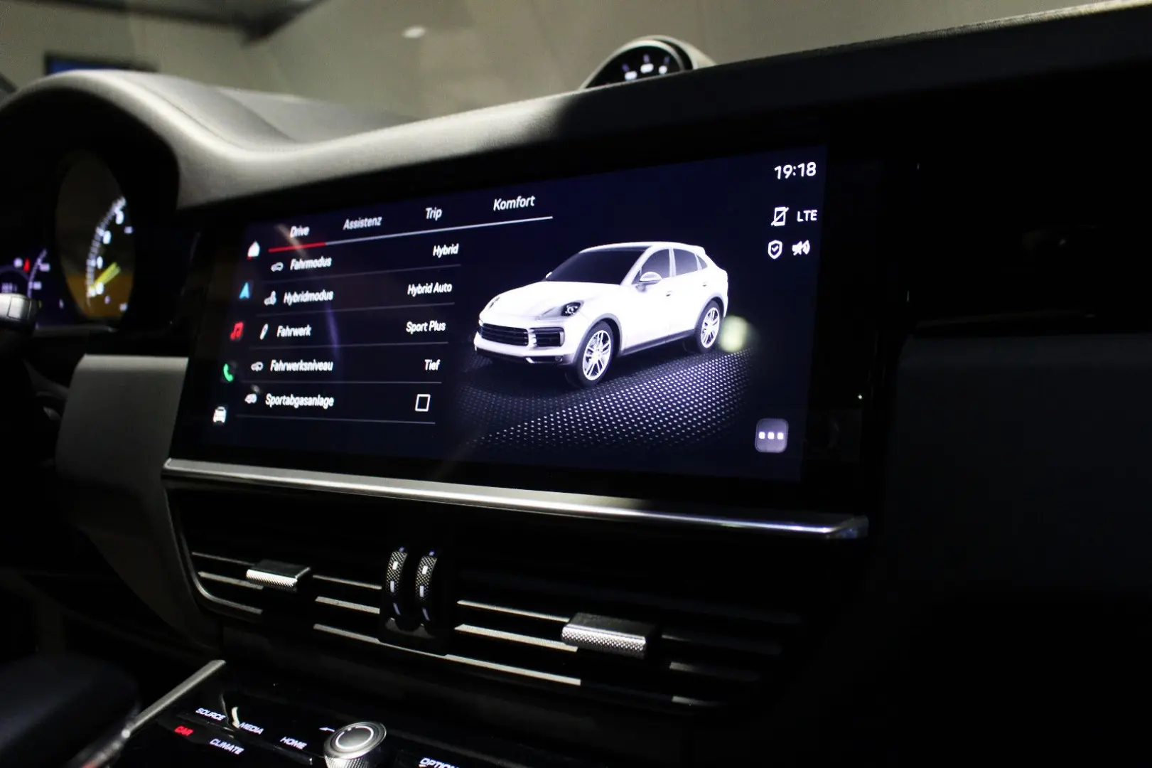 CAYENNE COUPE E-HYBRID  SPORT-DESIGN  22  VOLL!