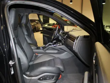 CAYENNE COUPE E-HYBRID  SPORT-DESIGN  22  VOLL!