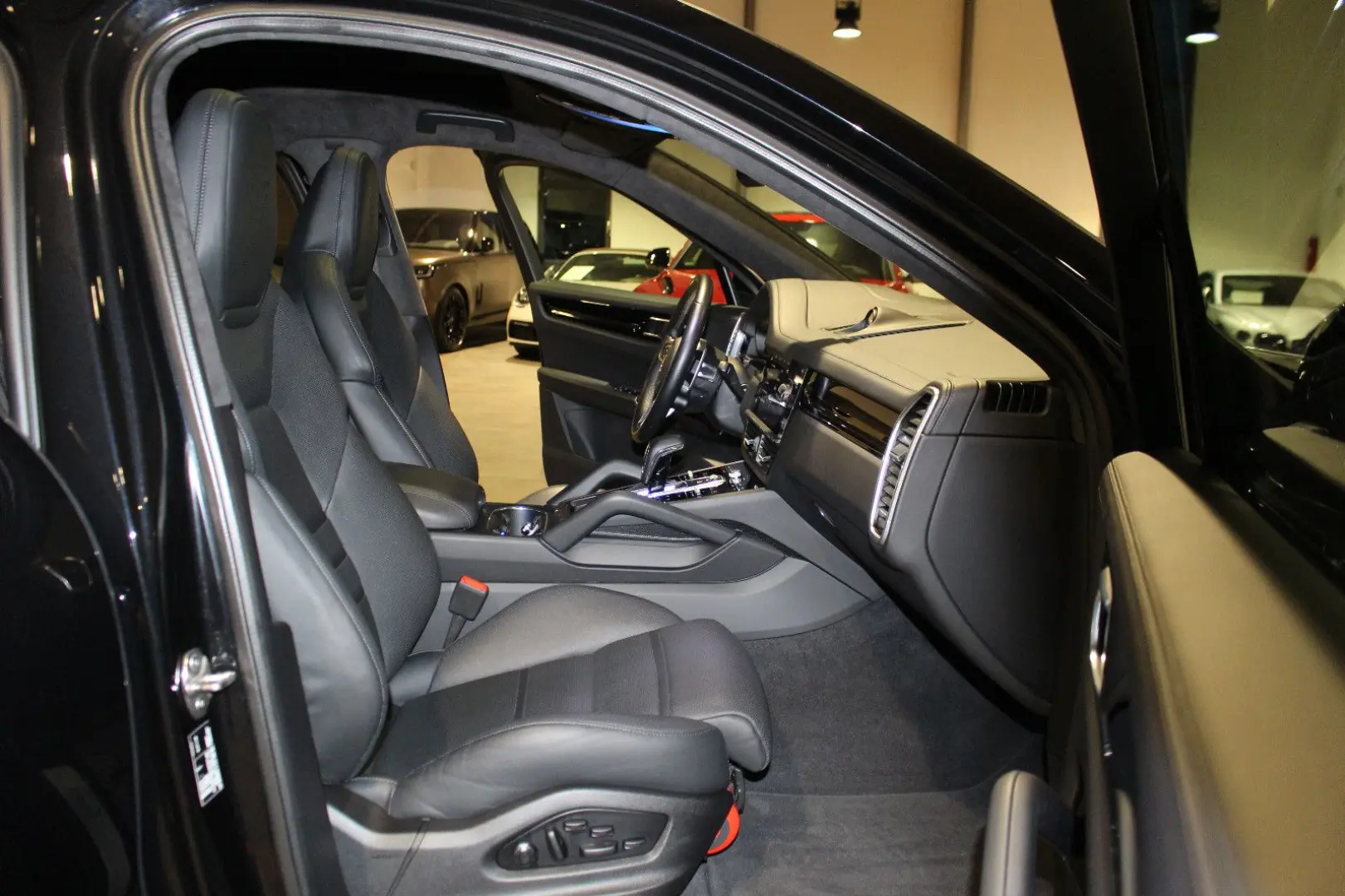 CAYENNE COUPE E-HYBRID  SPORT-DESIGN  22  VOLL!