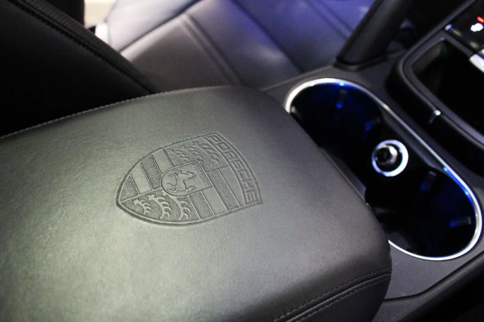 CAYENNE COUPE E-HYBRID  SPORT-DESIGN  22  VOLL!