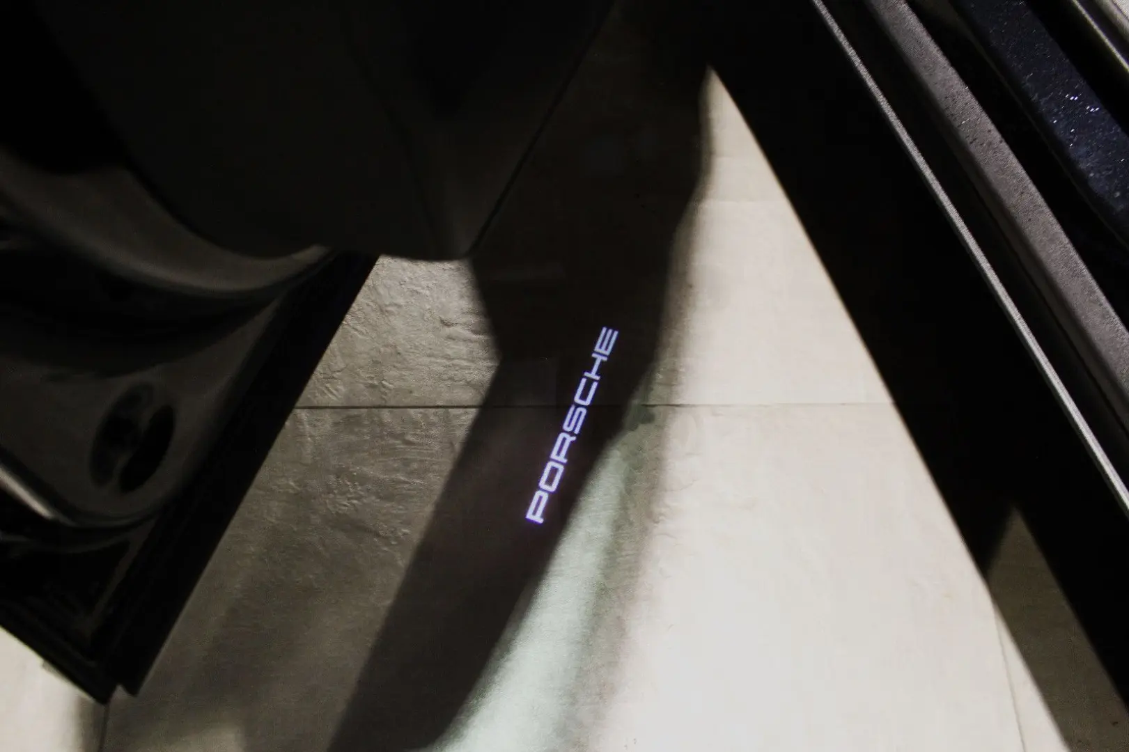 CAYENNE COUPE E-HYBRID  SPORT-DESIGN  22  VOLL!