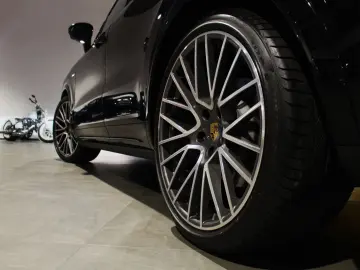 CAYENNE COUPE E-HYBRID  SPORT-DESIGN  22  VOLL!