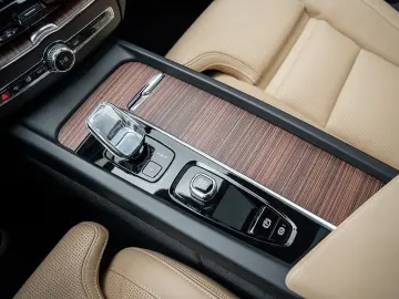 XC60 T8 AWD Ultra Dark