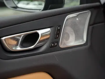 XC60 T8 AWD Ultra Dark