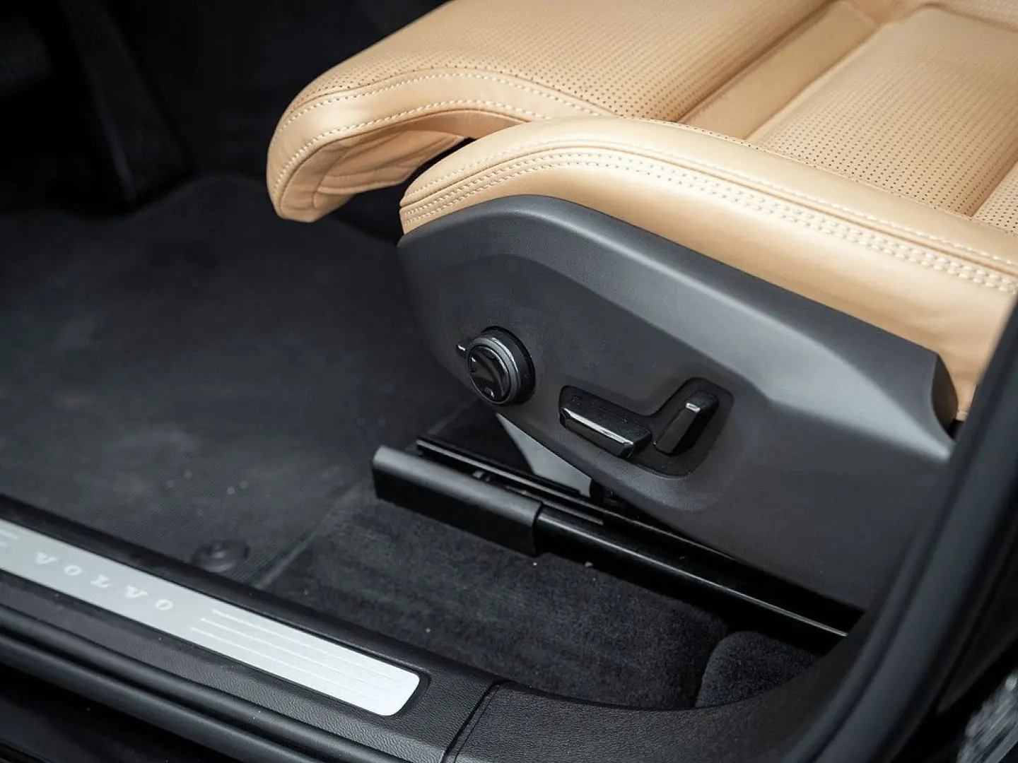 XC60 T8 AWD Ultra Dark