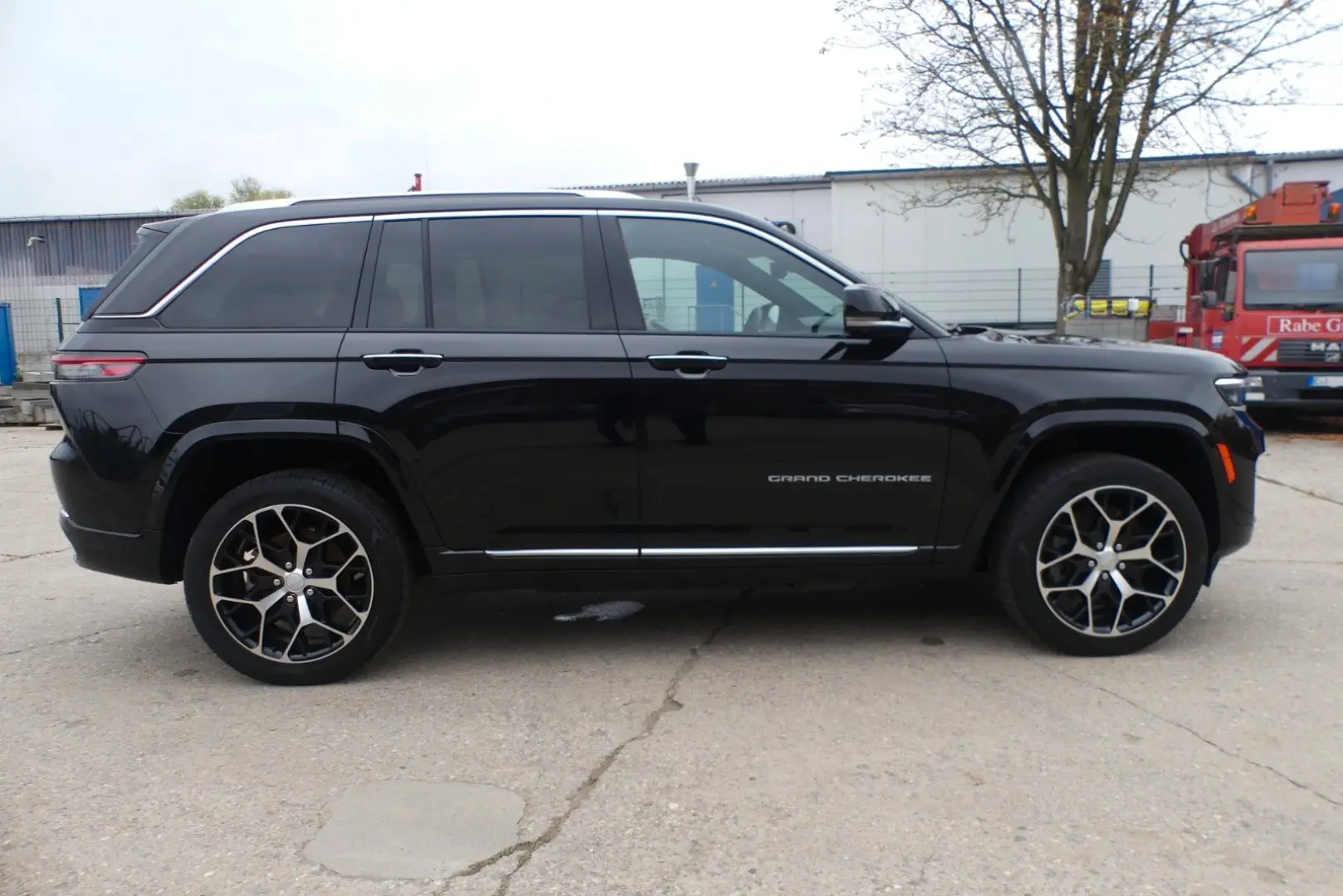 Grand Cherokee Summit Reserve Plug-In-Hybrid 4xe