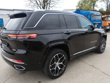 Grand Cherokee Summit Reserve Plug-In-Hybrid 4xe