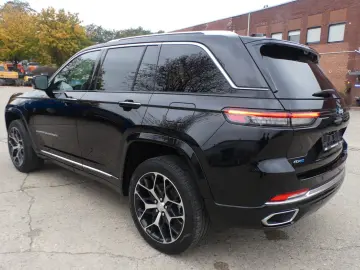 Grand Cherokee Summit Reserve Plug-In-Hybrid 4xe