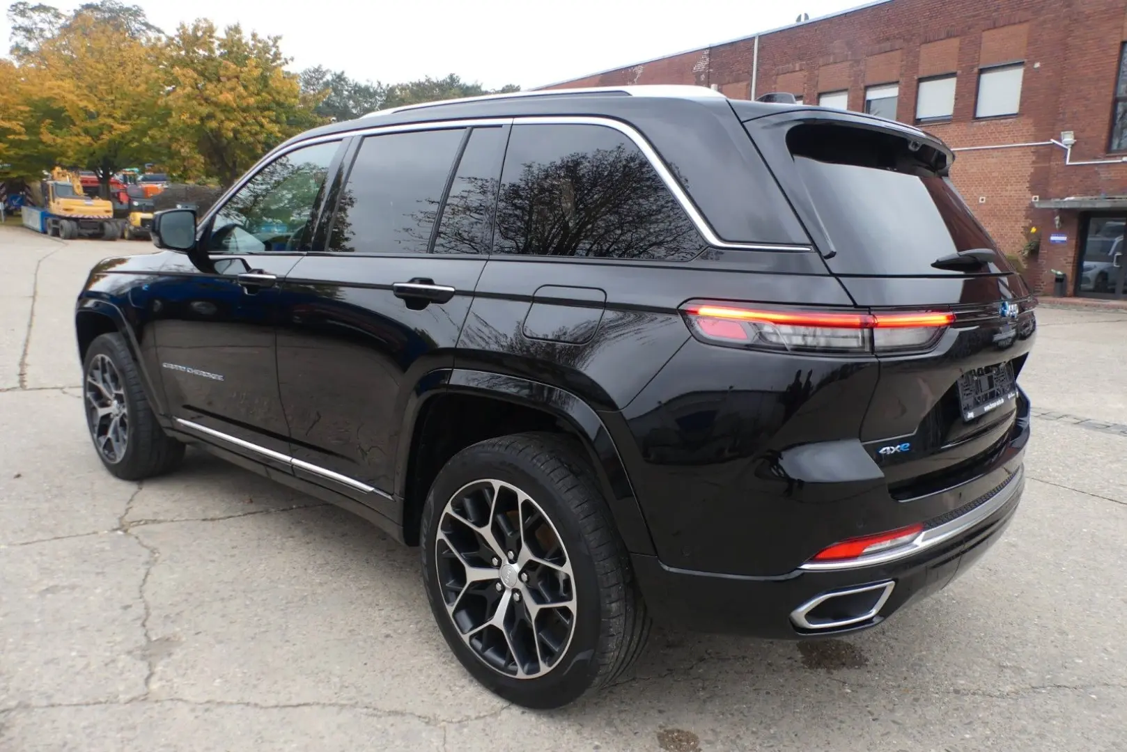 Grand Cherokee Summit Reserve Plug-In-Hybrid 4xe