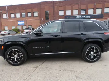 Grand Cherokee Summit Reserve Plug-In-Hybrid 4xe