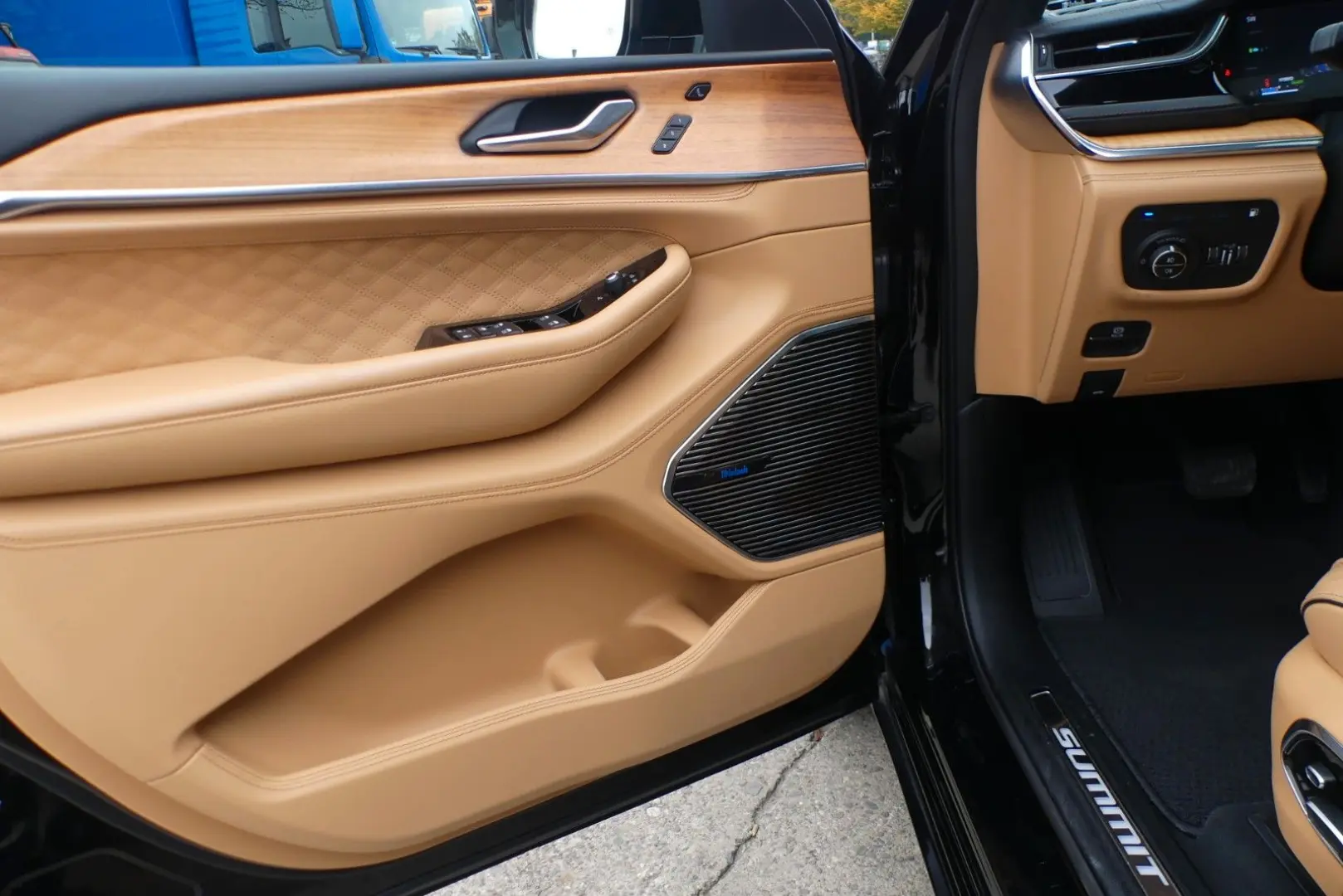 Grand Cherokee Summit Reserve Plug-In-Hybrid 4xe