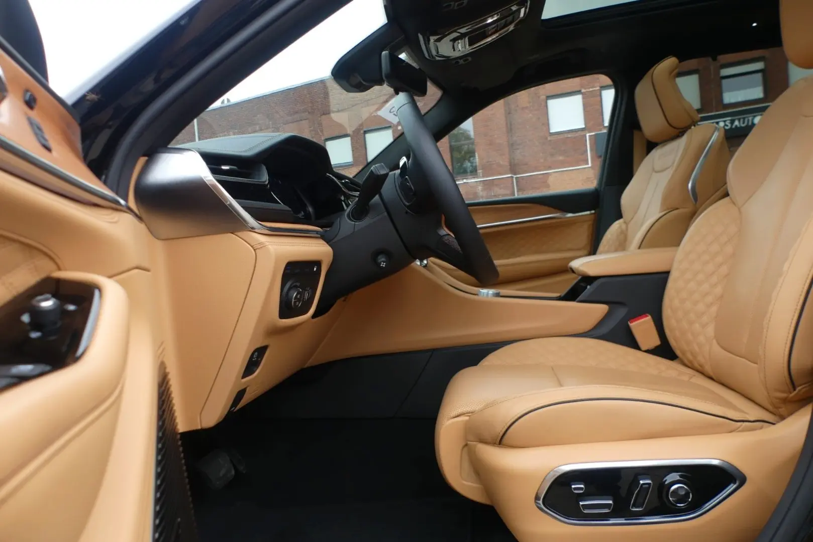 Grand Cherokee Summit Reserve Plug-In-Hybrid 4xe