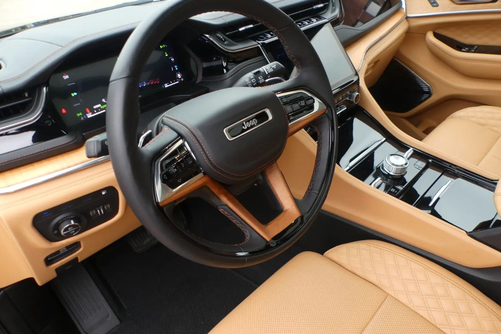 Grand Cherokee Summit Reserve Plug-In-Hybrid 4xe