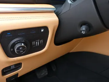 Grand Cherokee Summit Reserve Plug-In-Hybrid 4xe