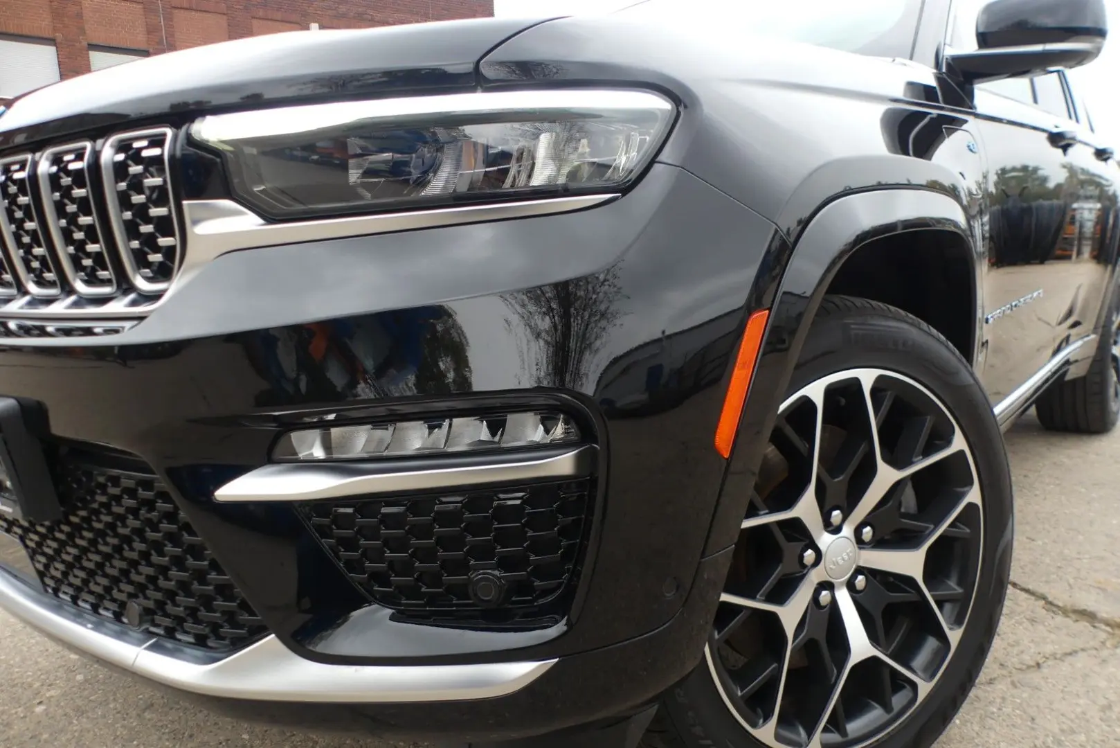 Grand Cherokee Summit Reserve Plug-In-Hybrid 4xe