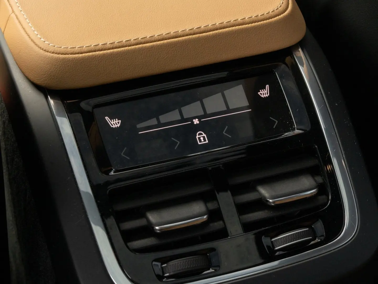 XC90 Ultra Bright Recharge Plug-In Hybrid AWD