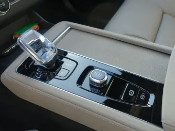 XC90 Ultra Facelift T8 AWD B&W 22  AHK FourC 360