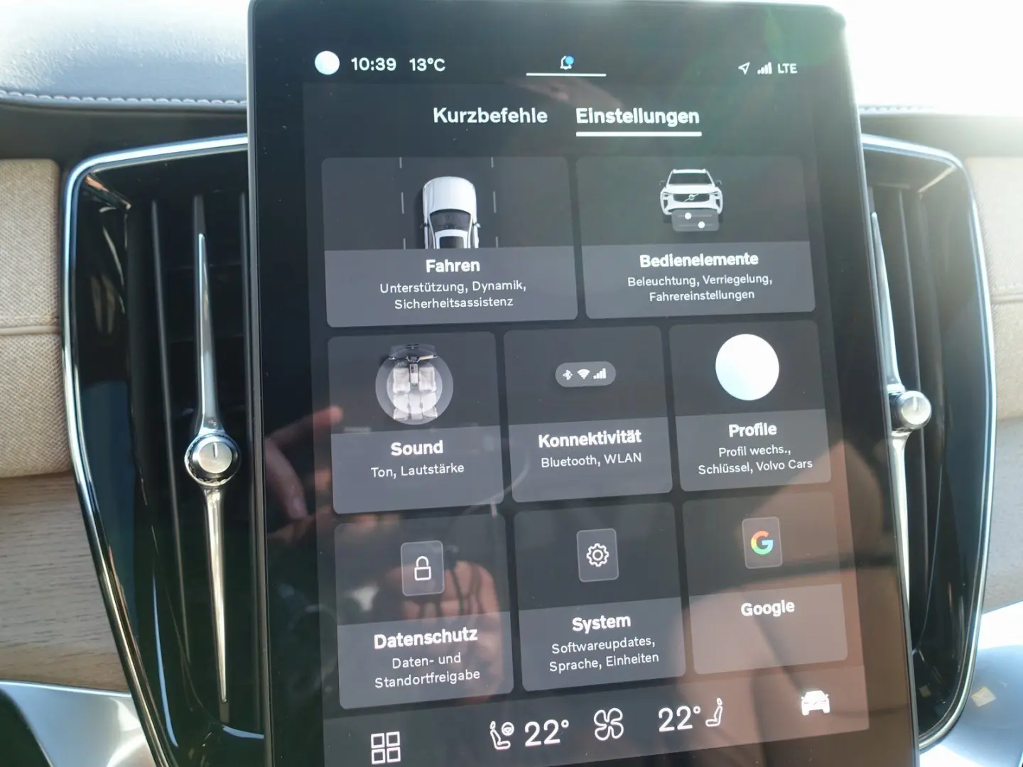 XC90 Ultra Facelift T8 AWD B&W 22  AHK FourC 360