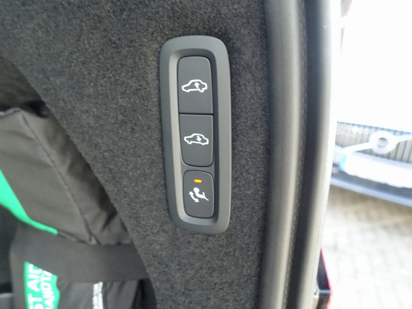 XC90 Ultra Facelift T8 AWD B&W 22  AHK FourC 360