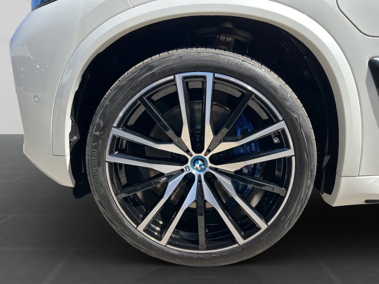 X5 xDrive50e M Sport Pro 22  Skyl. Carbon B&W