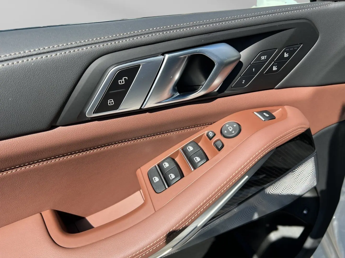 X5 xDrive50e M Sport Pro 22  Skyl. Carbon B&W