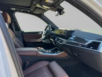 X5 xDrive50e M Sport Pro 22  Skyl. Carbon B&W