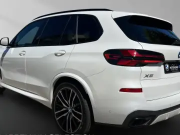 X5 xDrive50e M Sport Pro 22  Skyl. Carbon B&W