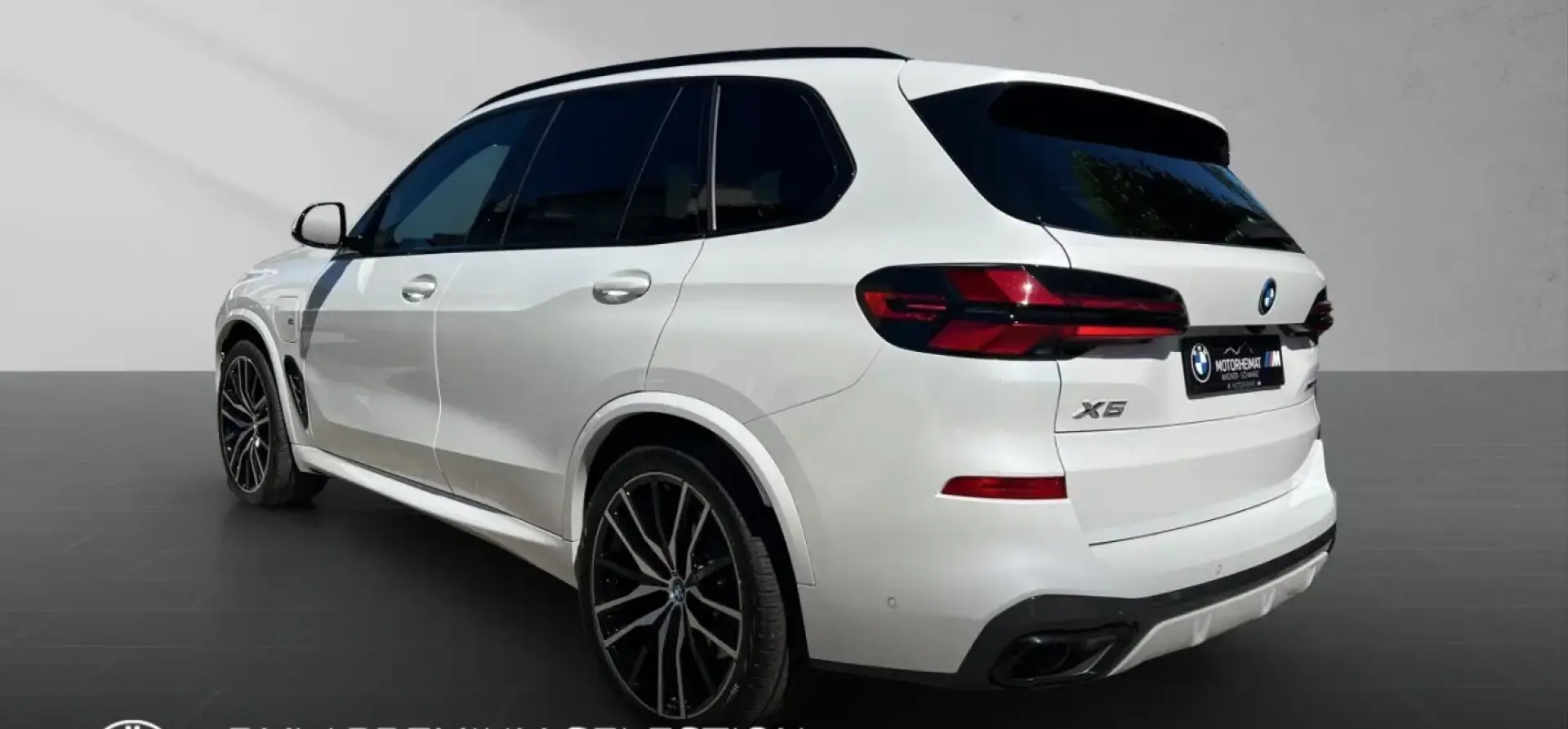 X5 xDrive50e M Sport Pro 22  Skyl. Carbon B&W
