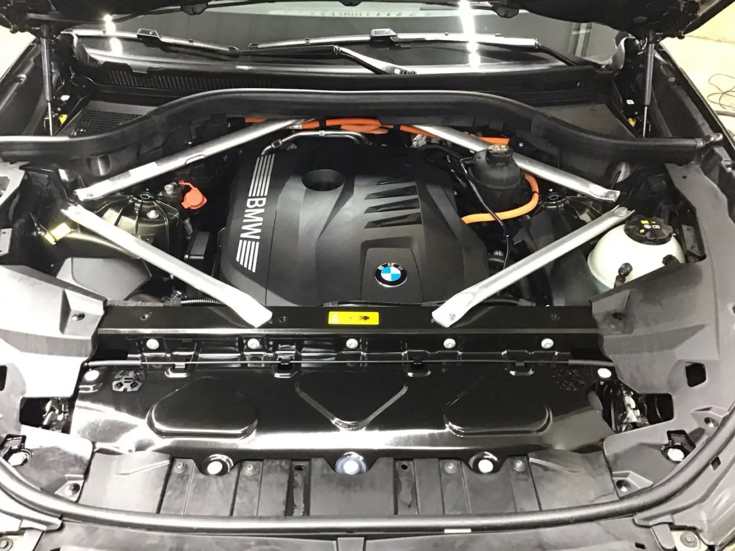 X5 xDrive50e M Sport Bowers & Wilkins AHK LED