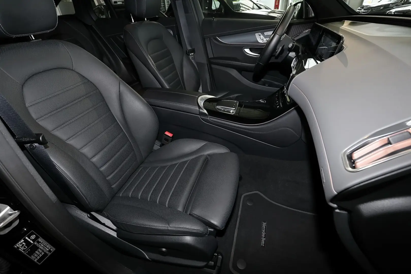 EQC 400 4M HEAD UP DISTRONIC MEMORY 360  LED 20