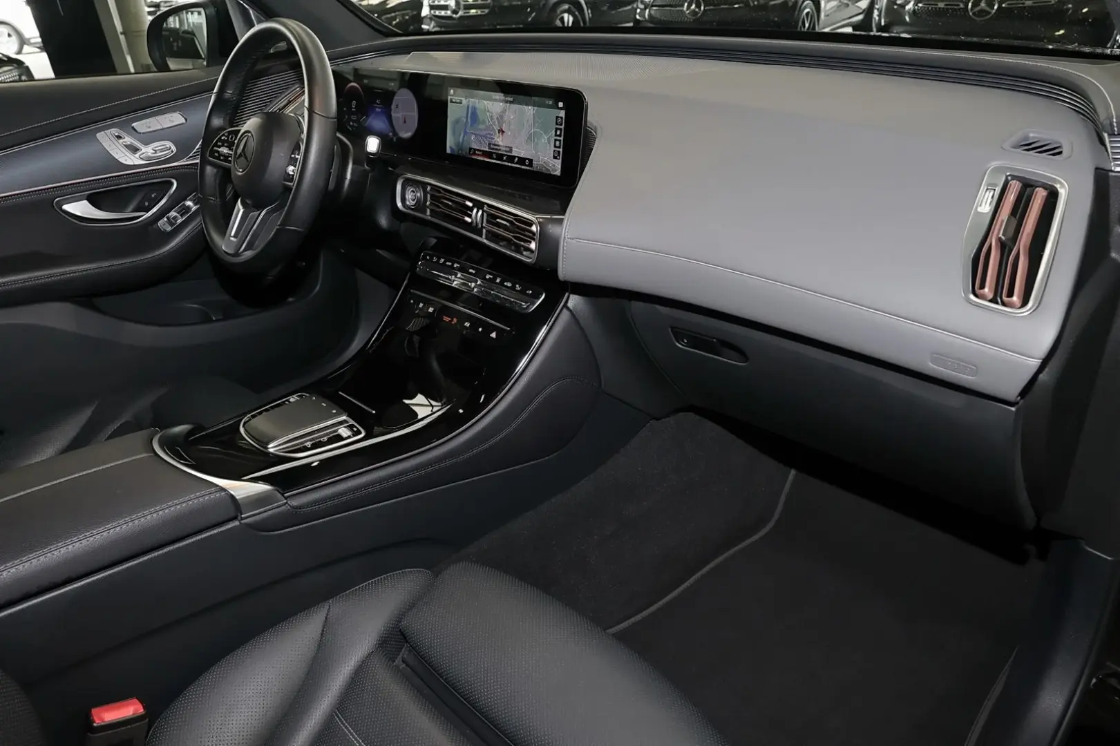 EQC 400 4M HEAD UP DISTRONIC MEMORY 360  LED 20