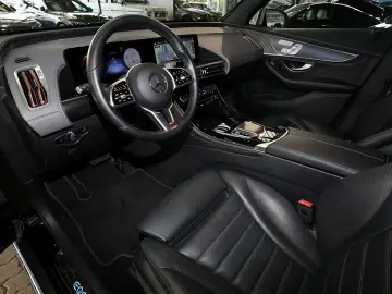 EQC 400 4M HEAD UP DISTRONIC MEMORY 360  LED 20