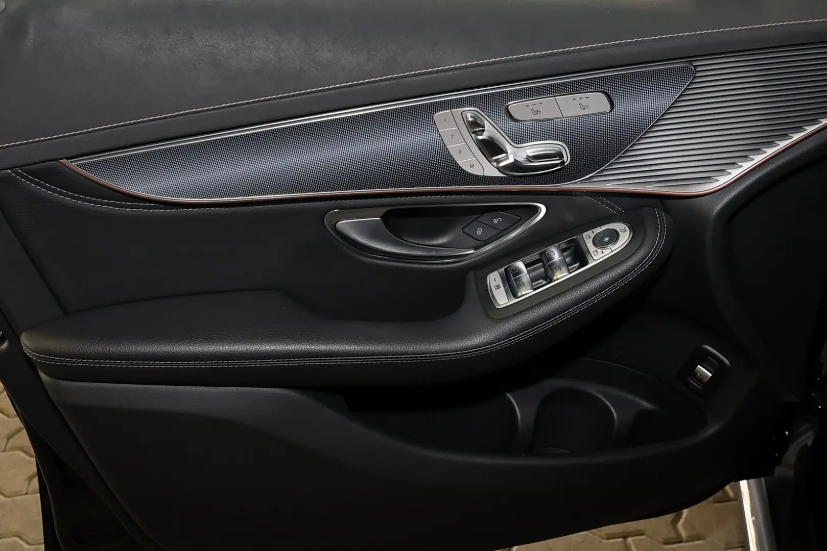 EQC 400 4M HEAD UP DISTRONIC MEMORY 360  LED 20