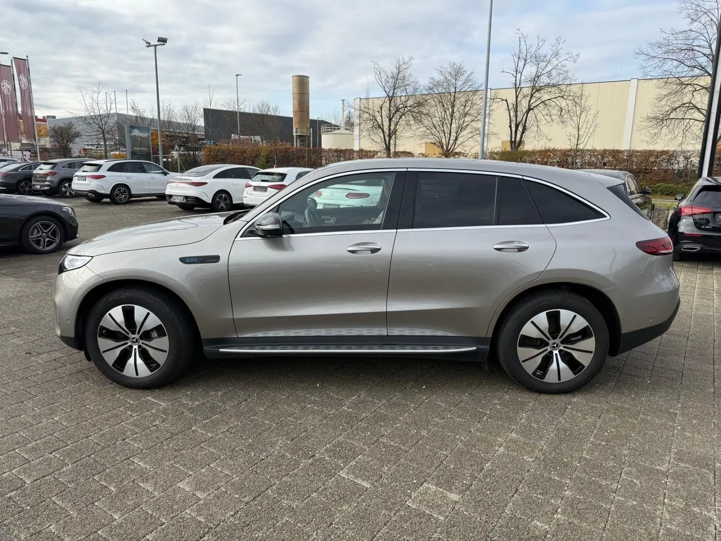 EQC 400 4M DISTR Sitzklima Memory HeadUp MBeam