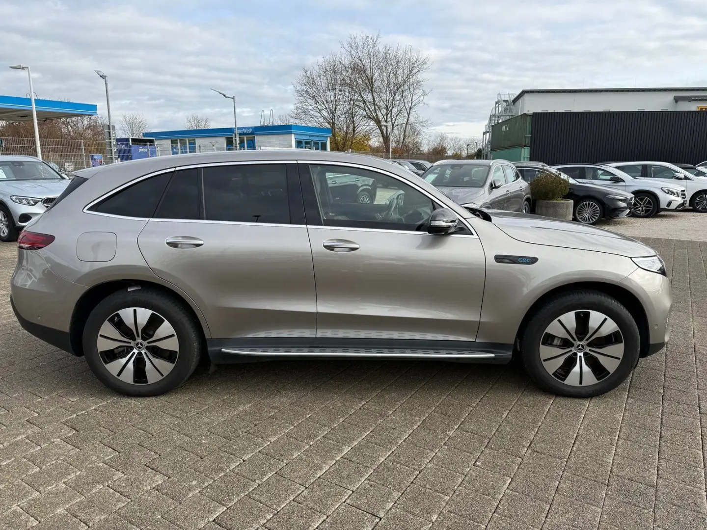 EQC 400 4M DISTR Sitzklima Memory HeadUp MBeam