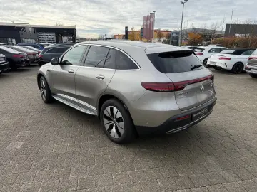 EQC 400 4M DISTR Sitzklima Memory HeadUp MBeam