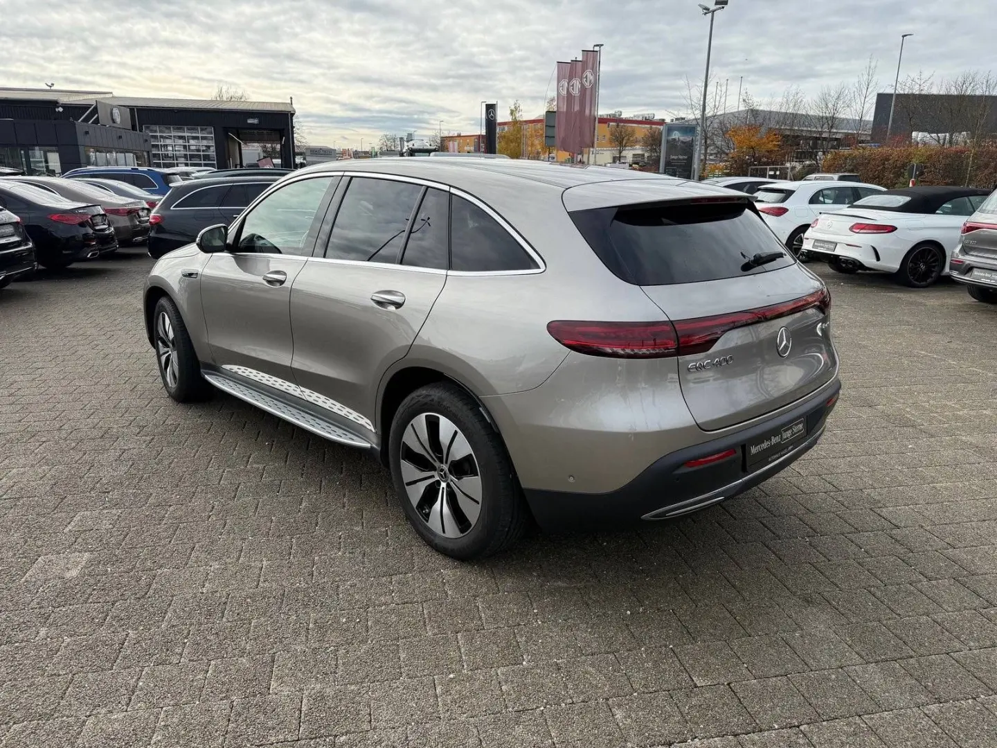 EQC 400 4M DISTR Sitzklima Memory HeadUp MBeam