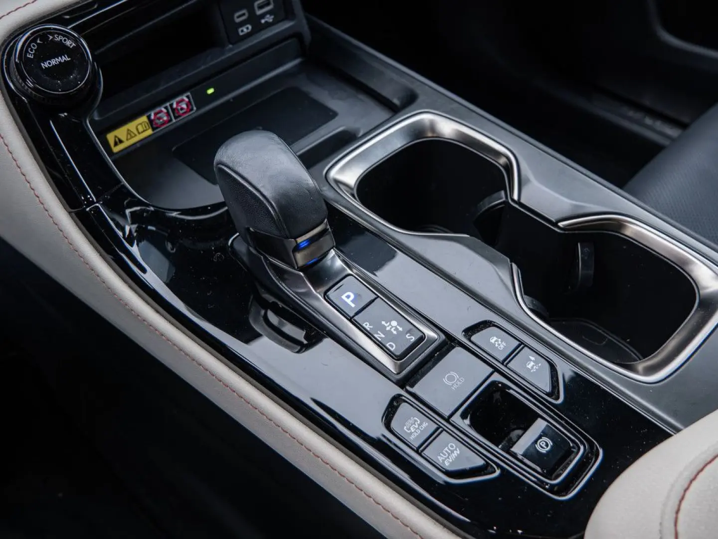 NX 450h   Executive ACC LED 360  Interieur-Pak.