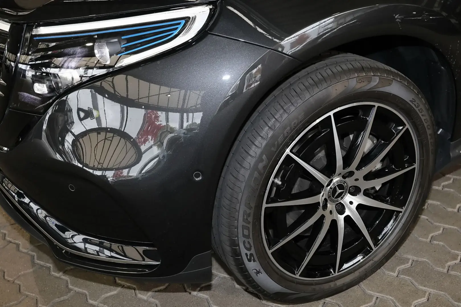 EQC 400 4M AMG HEADUP 360  DISTRONIC MEMORY 20