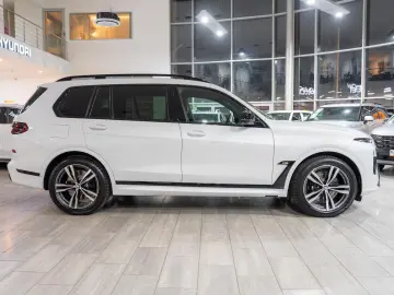 BMW X7 M 60i xDrive G07 LCI