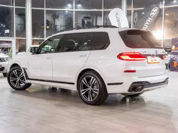 BMW X7 M 60i xDrive G07 LCI