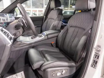 BMW X7 M 60i xDrive G07 LCI