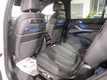BMW X7 M 60i xDrive G07 LCI
