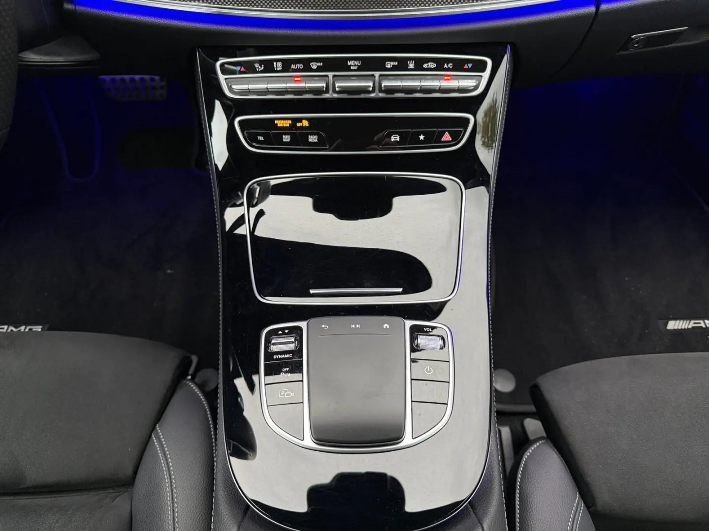 E 300 e AMG Line 4Matic CAR-PLAY RFK NAVI SITZH