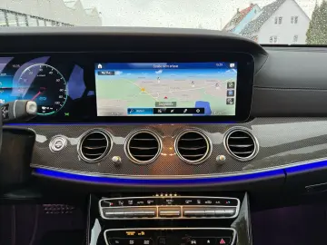 E 300 e AMG Line 4Matic CAR-PLAY RFK NAVI SITZH