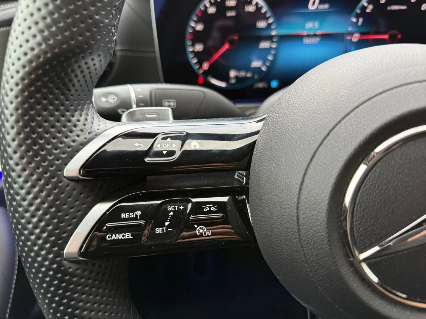 E 300 e AMG Line 4Matic CAR-PLAY RFK NAVI SITZH