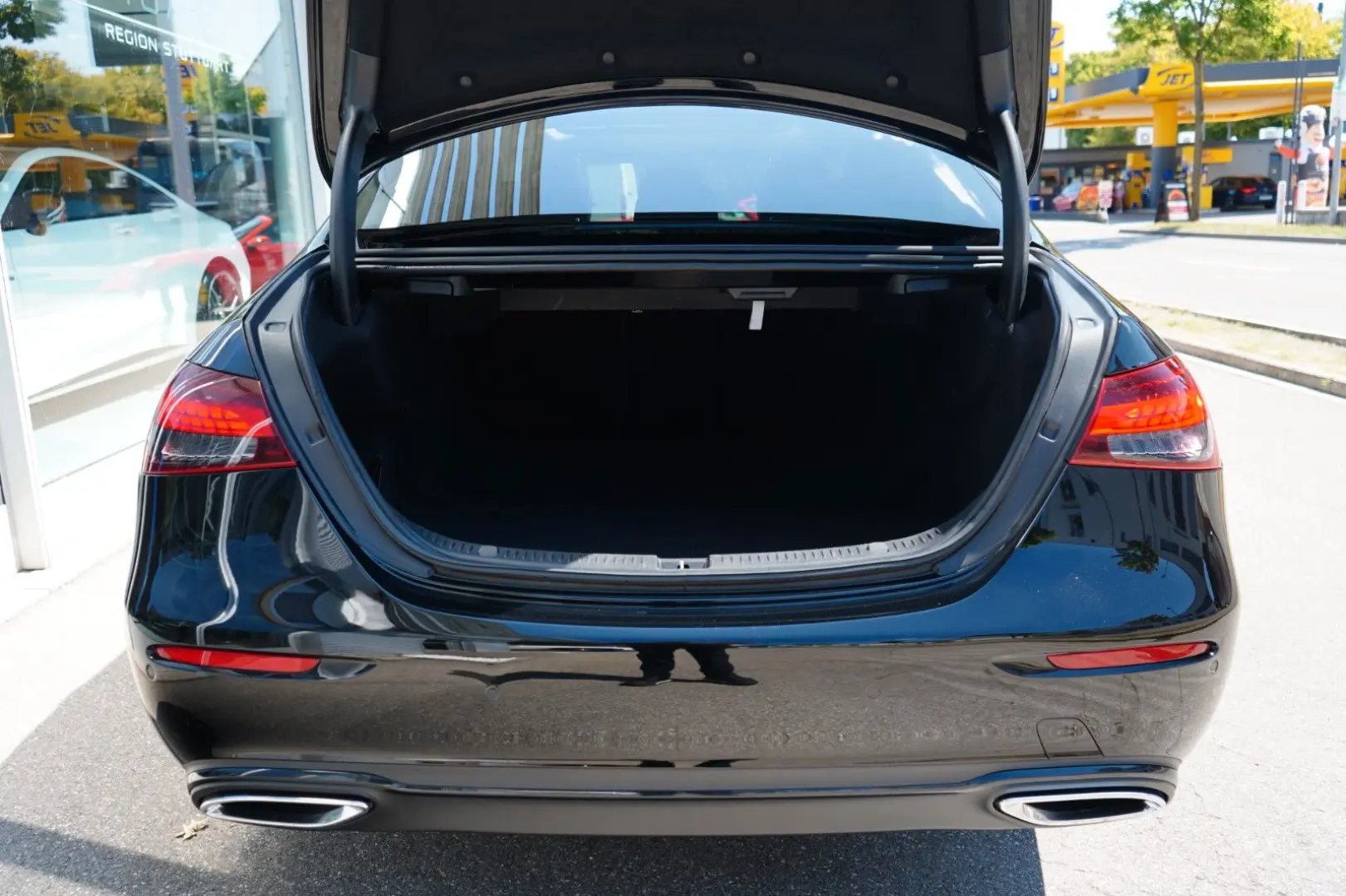 E 220 d Lim. Avantgarde 9G PANO LED MBUX NIGHT