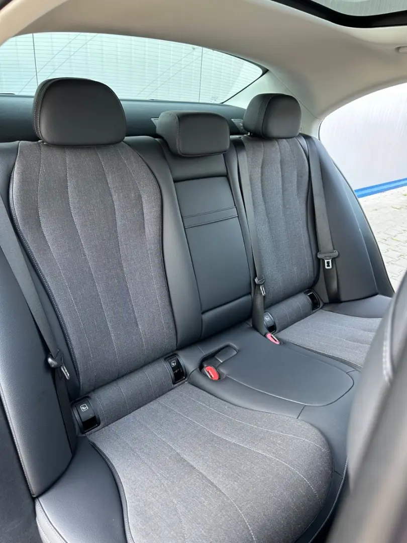 E 200 Autom AVANTGARDE 9G-TR PANORAMA KEYLESS-GO